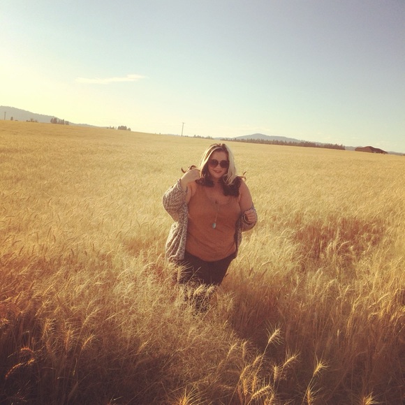 Sassy & sophisticated! I’m Tera Jo! Hi Babes XOXO - Picture 11 of 14